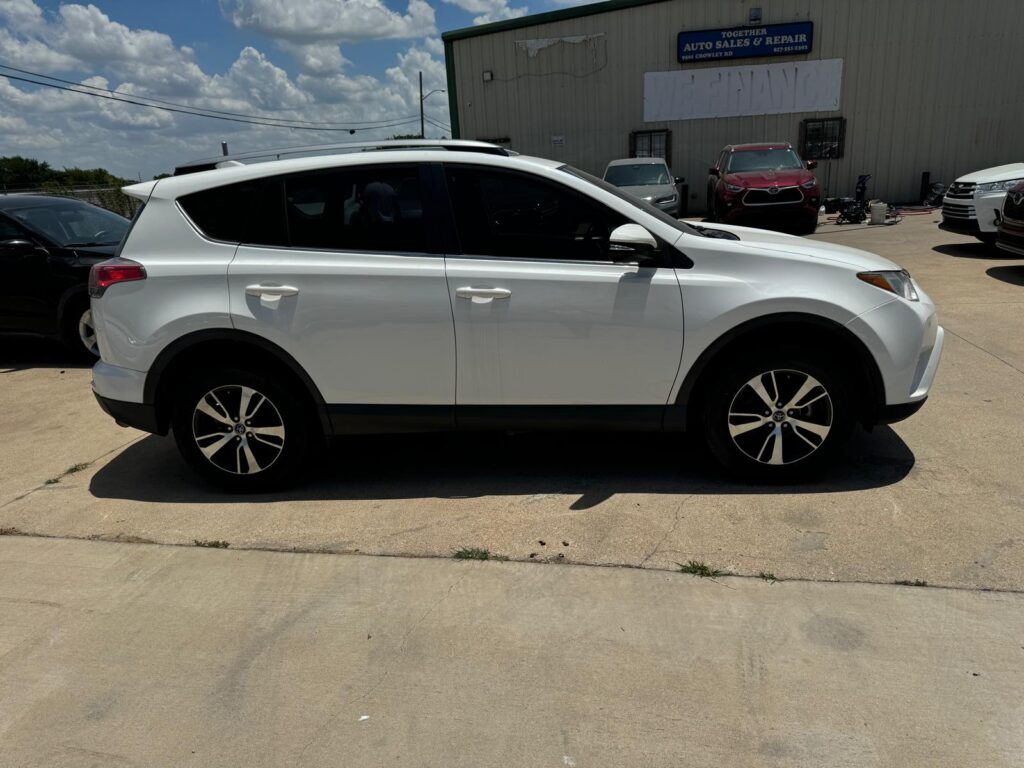 2017 Toyota RAV4 XLE